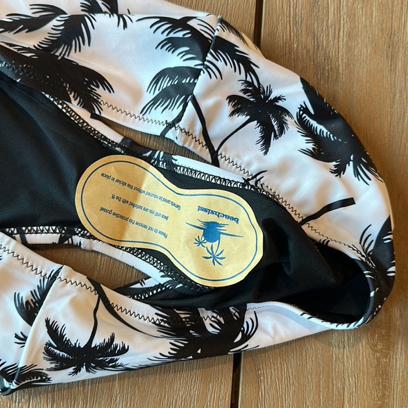 Bikini - Picture 6 of 6